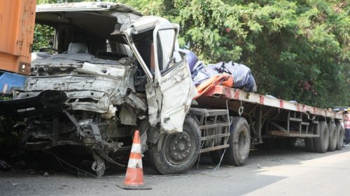 Ini yang Dimaksud Jackknifing, Penyebab Tubrukan Beruntun Tol Cipularang KM 92