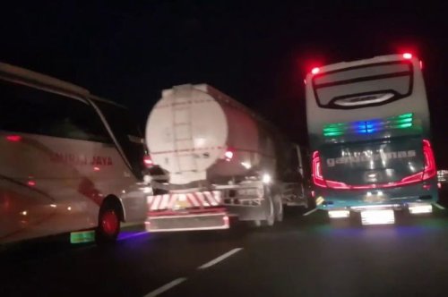 Jangan Asal Mengekor, Ini Arti Lampu Sein Kanan dan Kiri Pada Bus Ketika Menyalip