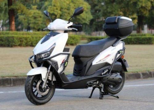Power Mirip Vario 125, Bisa Jalan 400 Km Sekali Full, Motor Baru Ini Pas Buat Touring