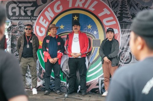 Ribuan Penggemar Tril Tua Tumpah Ruah di ATT 8 Bali, Pria Asal Bojonegoro Ini Full Senyum