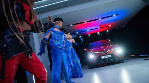 VinFast | VinFast VF7 | VinFast VF7 Dirilis Dalam 2 Varian, 200 Pembeli Pertama Cuma Disuruh Bayar Segini