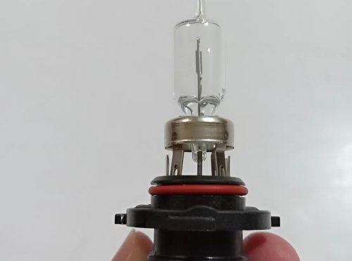 Pilih Bohlam atau LED Buat Headlamp Mobil? Simak Perbedaannya