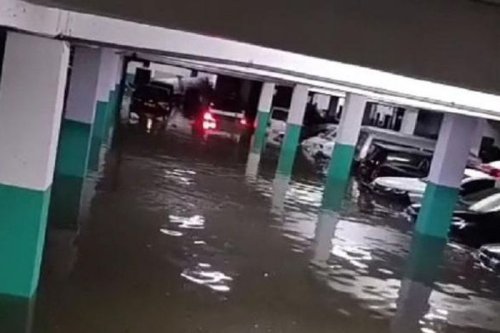 Pray For Bali, Banjir Bandang Renggut Nyawa dan Luluh Lantakan Bangunan Sampai Puluhan Mobil