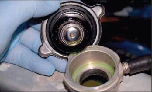 Ini Dia Penyebab Air Radiator Mobil Kotor dan Cepat Berkurang!