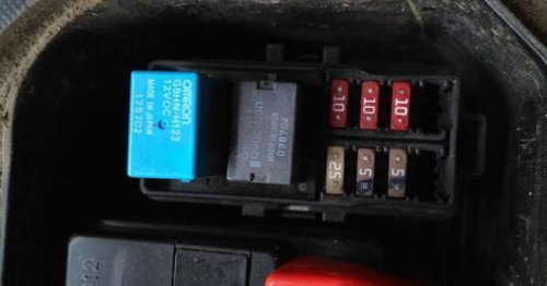 Lampu Sein Mobil Kedip Terlalu Cepat? Begini Cara Mengecek Masalahnya