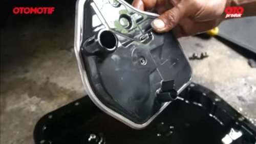 Wajib Tahu, Kuras Oli Transmisi Mobil Matik Tiap Jarak Tempuh Segini