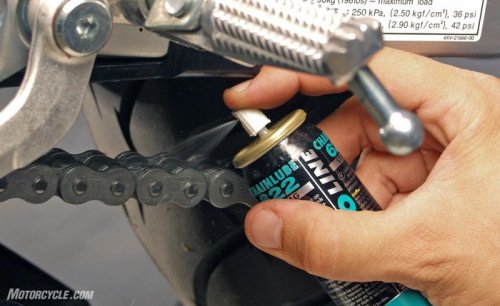 Cara Simpel Bersihkan Rantai Motor Berkerak Cuma Dengan Sabun Cuci