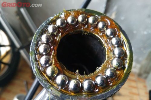Ahli Bilang Komstir Motor Jadi Awet Kalau Dikasih Grease Tipe Ini