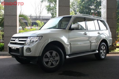Tanpa Embel-embel Sport, Intip Harga Mitsubishi Pajero 4.000 Cc Ini