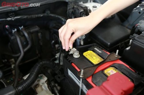 Ini Sebabnya Aki Kering Mobil Sering Bolak-balik Minta Disetrum Ulang