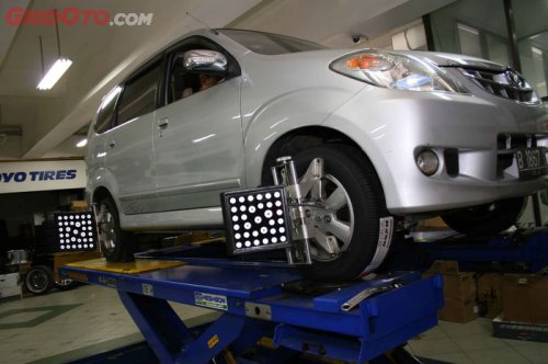 Tiga Tanda Roda Mobil Perlu Segera di Spooring, Dibiarkan Bikin Dompet Menipis