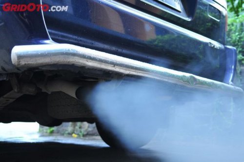 Knalpot Ngebul Putih, Tapi Bukan karena Overheat? Kenali Penyebabnya