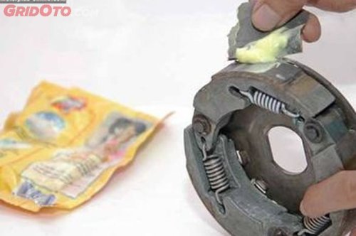 Cara Atasi Motor Matic Gredek Dengan Sabun Cuci Piring, Simak Triknya
