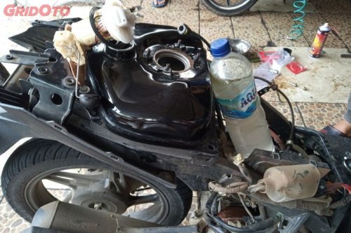 Biar Paham, Ini Ciri-ciri Bensin di Motor Kecampuran Air Saat Digunakan