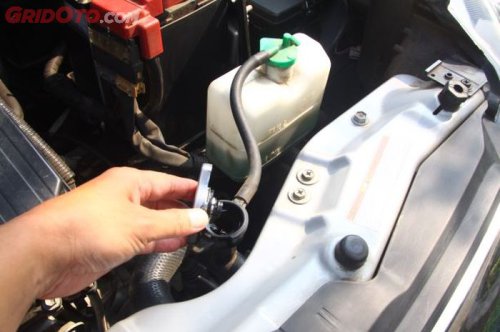 Nggak Nemu Tetesan, Ini Penyebab Air Radiator Mobil Berkurang Terus