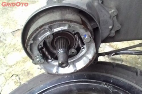 Begini Cara Ampuh Mencegah Rem Tromol Motor Matic Bunyi Berdecit