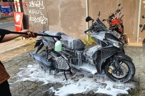 Ini Sebabnya Hindari Menyemprot Bagian Ini Saat Cuci Motor Matic