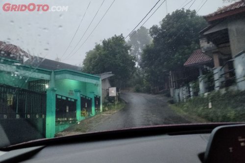 Cek Komponen Ini Jika Bau Sangit Muncul Ketika Mobil Manual Menanjak!