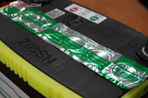 Mobil Habis Isi Air Aki Gak Boleh Langsung Dinyalakan? Ini Kata Bengkel