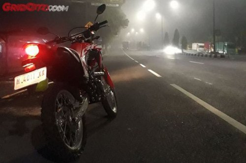 Akhirnya Tahu, Ini Penyebab Motor Oleng Saat Melindas Garis Marka Jalan