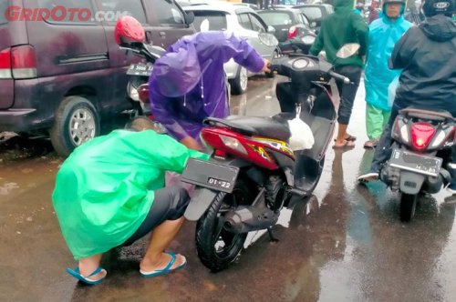 Perlu Tahu, Penanganan Motor Mogok Terobos dan Tergenang Banjir Berbeda