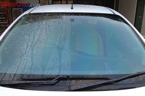 Cuma Gara-gara Hal Ini, Penyebab Air Wiper Mobil Enggak Keluar