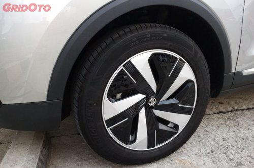 Cara Bersihkan Pelek Mobil kotor Pakai Cairan Pembersih Wheel Cleaner