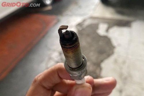 Kapan Waktu yang Tepat Ganti Busi Mobil? Kenali Tanda-tanda Ini