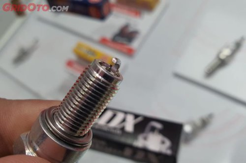 Akhirnya Tahu, Ternyata Ini Dua Penyebab Busi Motor Matic Jadi Hitam