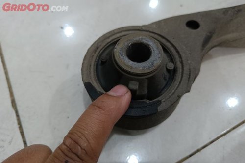 Cara Ganti Bushing Arm Mobil Tanpa Perlu Bantuan Bengkel Nih Gaes