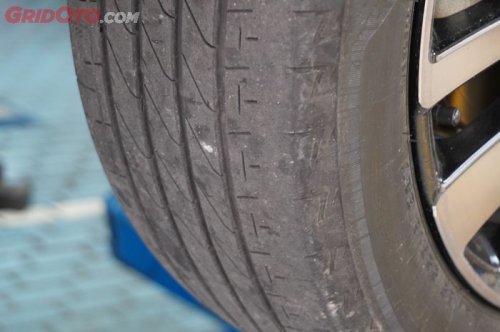 Pantas Saja Tapak Ban Mobil Botak Sebelah, Hal Sepele Ini Penyebabnya