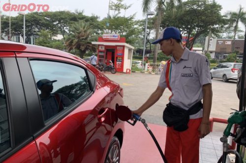 Pertamax Dimahalkan Nggak Ngaruh, Ini Alasan Warga Tetap Pilih Mobil Pribadi