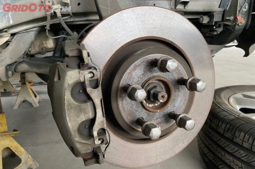 Jadi Ngerti, Ini Penyebab Rem Mobil Berasa Lengket Ketika Musim Hujan