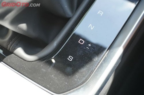Ini Sebabnya Mobil Matik Tidak Boleh Nginjak Pedal Rem Pakai Kaki Kiri
