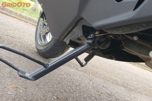 Inilah Sebabnya Jangan Matikan Mesin Motor Matic Pakai Standar Samping