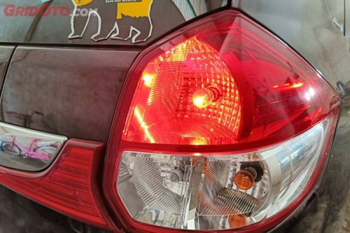 Begini Caranya Mengecek Penyebab Lampu Rem Mobil Bekas Mati