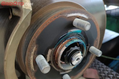 Tanpa ke Bengkel Kalian Bisa Tahu Kondisi Bearing Roda Mobil, Begini Triknya