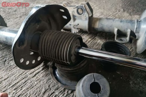 Gara-gara Komponen Sepele ini Bikin Sokbreker Mobil Gampang Bocor
