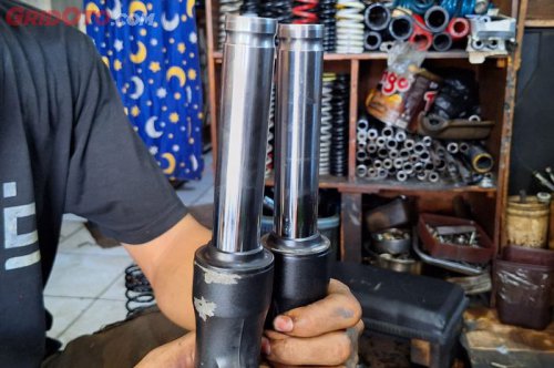Akhirnya Tahu, Cara Mudah Agar As Sokbreker Depan Motor Matic Gak Gampang Baret