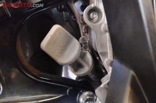 Ini Cara Mengecek Volume Oli Mesin Motor yang Benar, Hasil Lebih Akurat