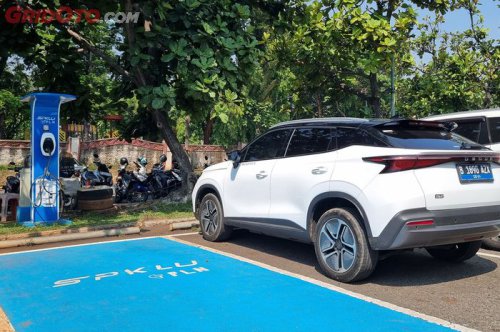 Tips Sederhana Bikin Ban Mobil Mobil Listrik Biar Enggak Gampang Rusak