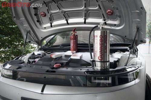 Tak Bisa Asal, Ini Alasan Mobil Listrik Kebakaran Butuh APAR Khusus