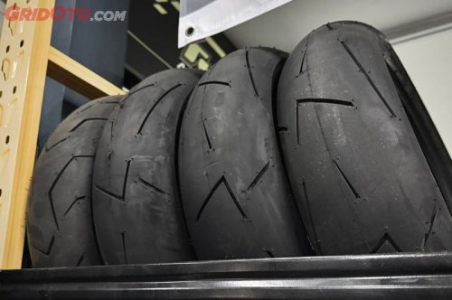 Ini Sebabnya Ban Motor Gak  Licin Walau Garis Tengahnya Nggak Ada