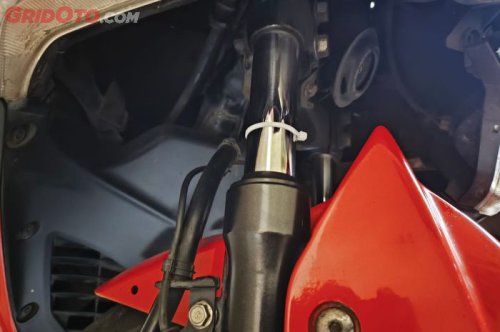 Ini Alasan Banyak Sokbreker Depan Motor Balap Dipasangi Kabel Ties