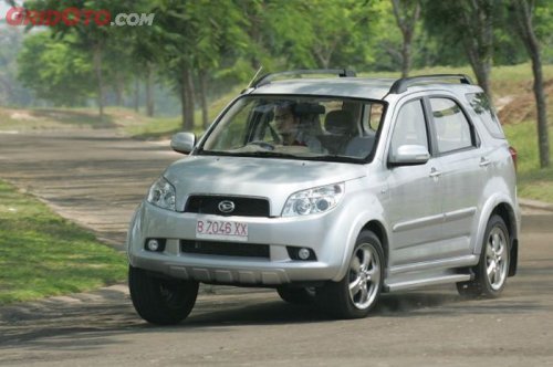 Ini Sebabnya Dua Kebiasaan Buruk Bawa Mobil Bekas Harus Diwaspadai