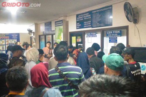 Pelat Nomor Copot Satu Jangan Bikin di Pinggir Jalan, Samsat Terima Satuan