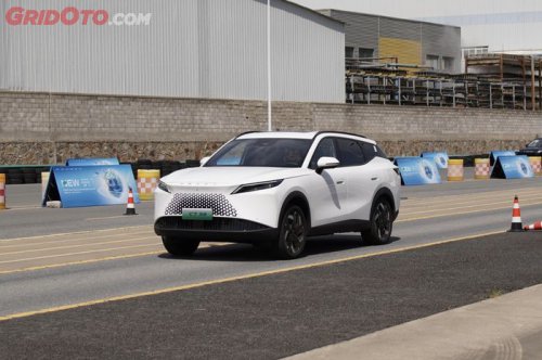 OMODA 7 SHS, Mobil Plug-in Hybrid Dengan Jarak Tempuh 1.400 Km