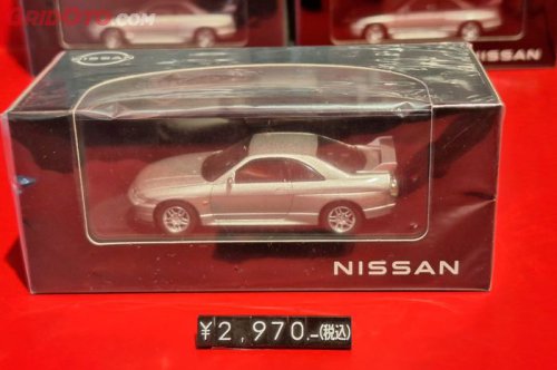 Berburu Diecast Dealer Box Nissan di Jepang, Ada Mesin GTR Keren!