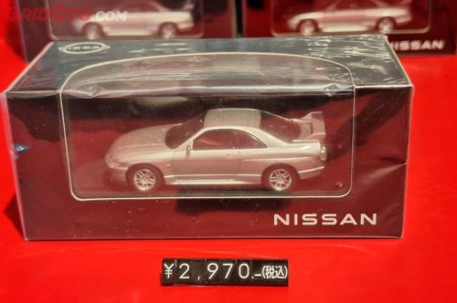 Nissan, Berburu Diecast Dealer Box Nissan di Jepang, Ada Mesin GTR Keren!
