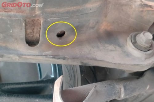 Baru Tahu, Ternyata Ini Fungsi Lubang Kecil Di Bawah Knalpot